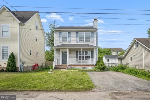 Exterior - 3708 6th Ave, Edgewater, MD 21037 photo 2 of 5