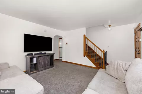 Living - 205 7th Ave, Baltimore, MD 21225 photo 1 of 2