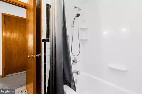 Bath - 205 7th Ave, Baltimore, MD 21225 photo 2 of 2