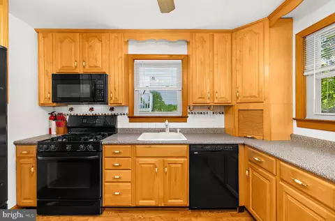 Kitchen - 205 7th Ave, Baltimore, MD 21225 photo 2 of 3