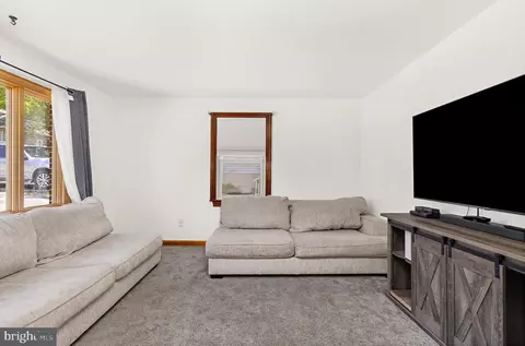 Living - 205 7th Ave, Baltimore, MD 21225 photo 2 of 2