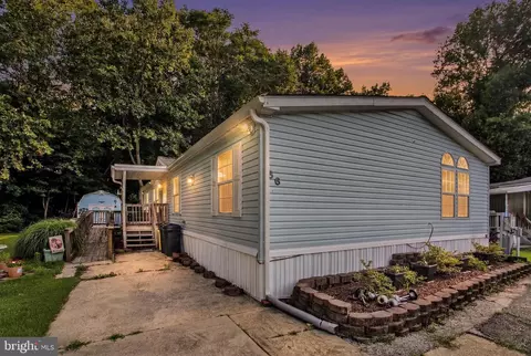 86 Edwards Ln, Lothian, MD 20711