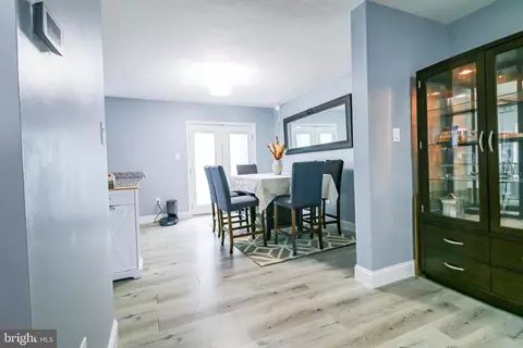 Entry Way - 8204 Meadow Wick Ct, Pasadena, MD 21122 photo 1 of 6