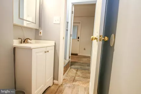 Entry Way - 8204 Meadow Wick Ct, Pasadena, MD 21122 photo 6 of 6