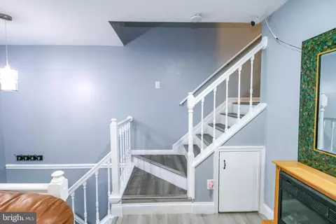Entry Way - 8204 Meadow Wick Ct, Pasadena, MD 21122 photo 3 of 6