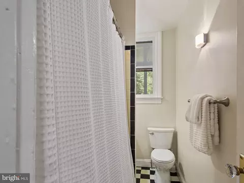Bath - 111 Conduit St, Annapolis, MD 21401 photo 1 of 4