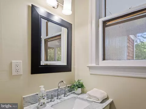 Bath - 111 Conduit St, Annapolis, MD 21401 photo 2 of 4