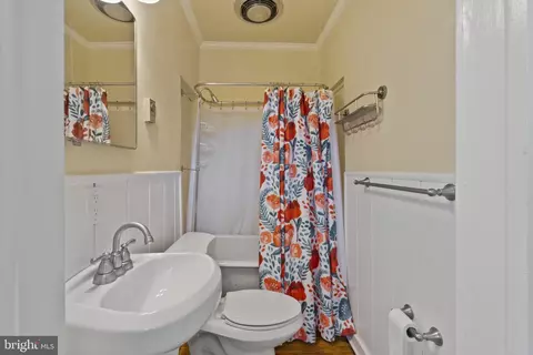 Bath - 111 Conduit St, Annapolis, MD 21401 photo 4 of 4