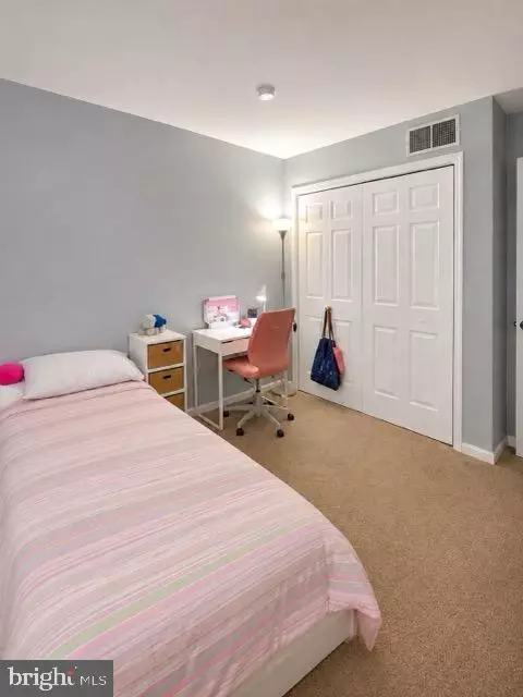 Bedroom - 1226 Holmespun Dr, Pasadena, MD 21122 photo 4 of 7