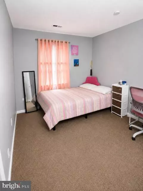 Bedroom - 1226 Holmespun Dr, Pasadena, MD 21122 photo 3 of 7