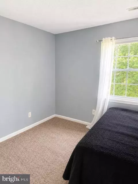 Bedroom - 1226 Holmespun Dr, Pasadena, MD 21122 photo 2 of 7