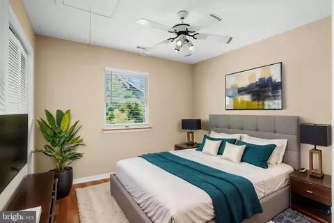 Bedroom - 4734 Oak Rd, Shady Side, MD 20764 photo 2 of 3