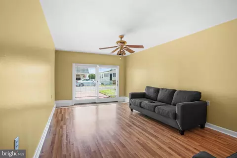 Living - 4734 Oak Rd, Shady Side, MD 20764 photo 5 of 6
