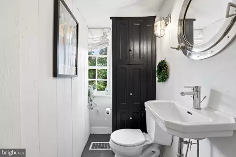 Bath - 45 Fleet St, Annapolis, MD 21401 photo 1 of 3