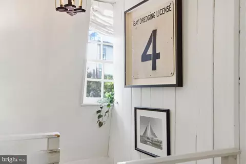 Entry Way - 45 Fleet St, Annapolis, MD 21401 photo 7 of 8