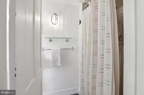 Bath - 45 Fleet St, Annapolis, MD 21401 photo 3 of 3