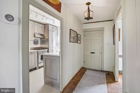 Entry Way - 45 Fleet St, Annapolis, MD 21401 photo 1 of 8