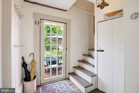 Entry Way - 45 Fleet St, Annapolis, MD 21401 photo 3 of 8