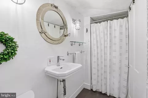 Bath - 45 Fleet St, Annapolis, MD 21401 photo 2 of 3