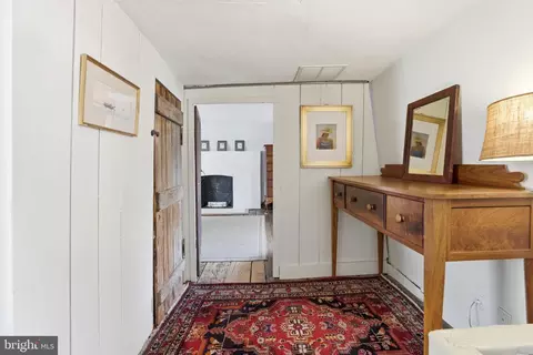 Entry Way - 45 Fleet St, Annapolis, MD 21401 photo 5 of 8