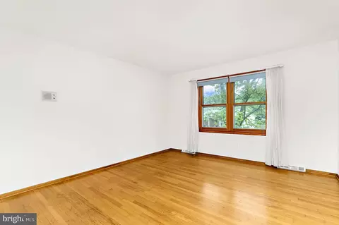 Living - 130 Circle Rd, Pasadena, MD 21122 photo 1 of 10
