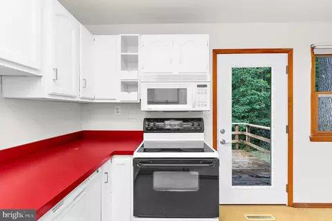 Kitchen - 130 Circle Rd, Pasadena, MD 21122 photo 5 of 5