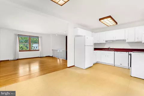 Living - 130 Circle Rd, Pasadena, MD 21122 photo 5 of 10