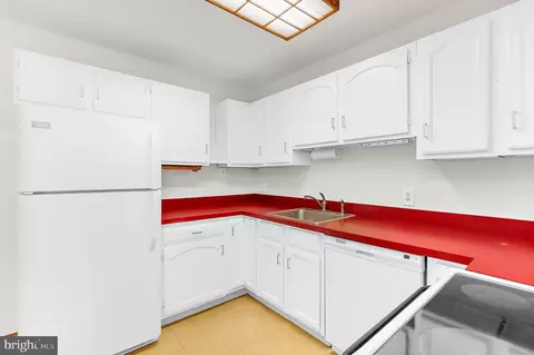 Kitchen - 130 Circle Rd, Pasadena, MD 21122 photo 3 of 5