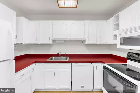Kitchen - 130 Circle Rd, Pasadena, MD 21122 photo 1 of 5