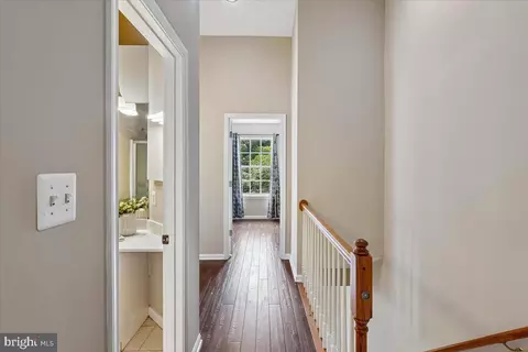 Entry Way - 608 Talon Ct, Arnold, MD 21012 photo 4 of 6