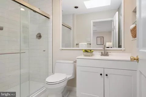 Bath - 3115 Starboard Dr, Annapolis, MD 21403 photo 1 of 4