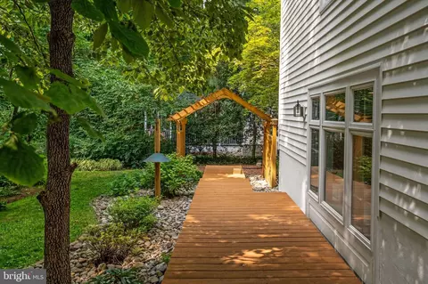 Exterior - 3115 Starboard Dr, Annapolis, MD 21403 photo 8 of 18