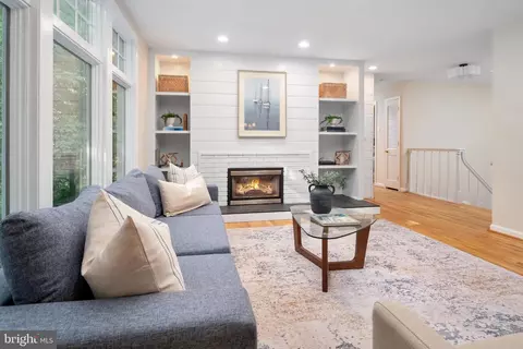 Living - 3115 Starboard Dr, Annapolis, MD 21403 photo 1 of 6