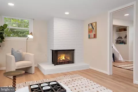 Living - 3115 Starboard Dr, Annapolis, MD 21403 photo 5 of 6