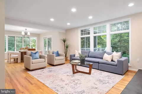 Living - 3115 Starboard Dr, Annapolis, MD 21403 photo 3 of 6