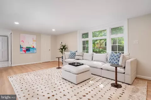 Living - 3115 Starboard Dr, Annapolis, MD 21403 photo 6 of 6