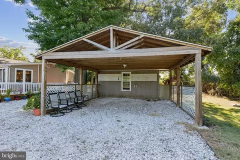 Exterior - 7654 Bay St, Pasadena, MD 21122 photo 10 of 15