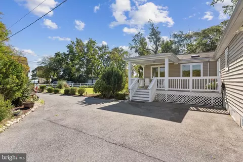 Exterior - 7654 Bay St, Pasadena, MD 21122 photo 2 of 15