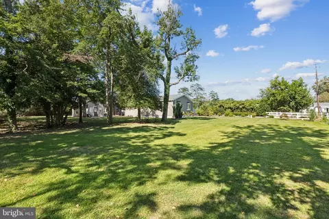 Exterior - 7654 Bay St, Pasadena, MD 21122 photo 14 of 15
