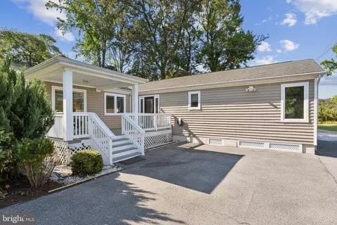 Exterior - 7654 Bay St, Pasadena, MD 21122 photo 1 of 15