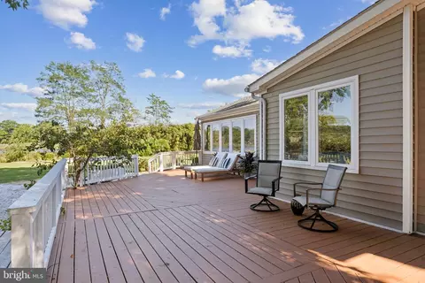 Exterior - 7654 Bay St, Pasadena, MD 21122 photo 7 of 15