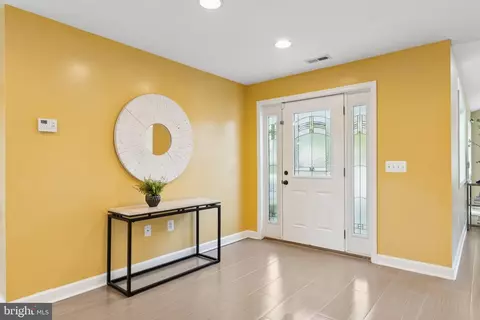 Entry Way - 7654 Bay St, Pasadena, MD 21122 photo 1 of 3