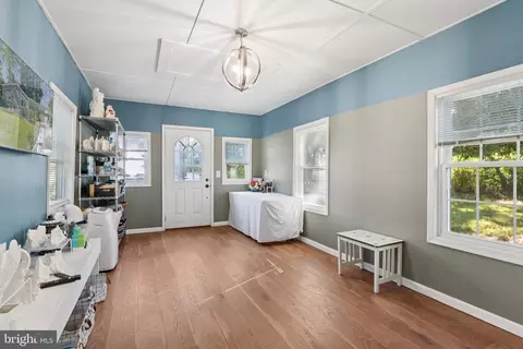 Entry Way - 7654 Bay St, Pasadena, MD 21122 photo 3 of 3