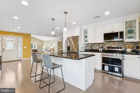Kitchen - 7654 Bay St, Pasadena, MD 21122 photo 2 of 4
