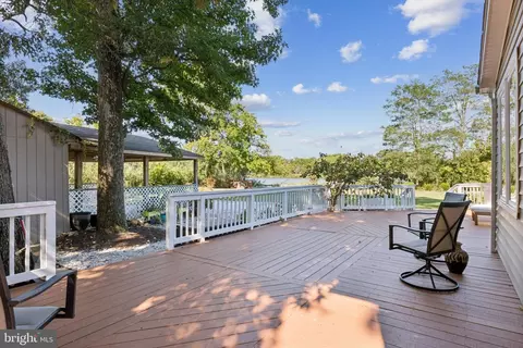 Exterior - 7654 Bay St, Pasadena, MD 21122 photo 8 of 15