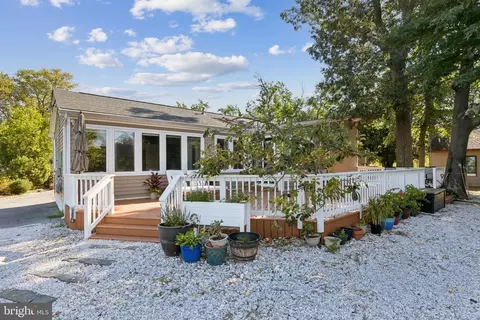 Exterior - 7654 Bay St, Pasadena, MD 21122 photo 6 of 15