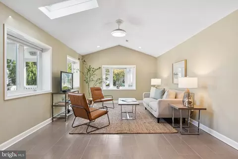 Living - 7654 Bay St, Pasadena, MD 21122 photo 1 of 1