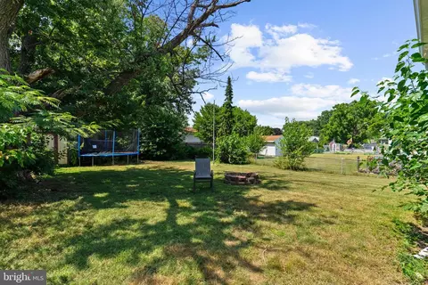 Exterior - 212 Lake Rd, Pasadena, MD 21122 photo 9 of 15