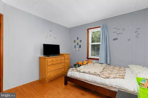 Bedroom - 212 Lake Rd, Pasadena, MD 21122 photo 5 of 7