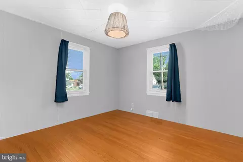 Bedroom - 212 Lake Rd, Pasadena, MD 21122 photo 2 of 7